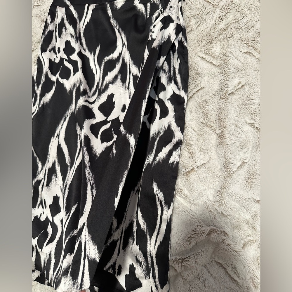 White House Black Market Patterned Faux Wrap Dress - Picture 12 of 12